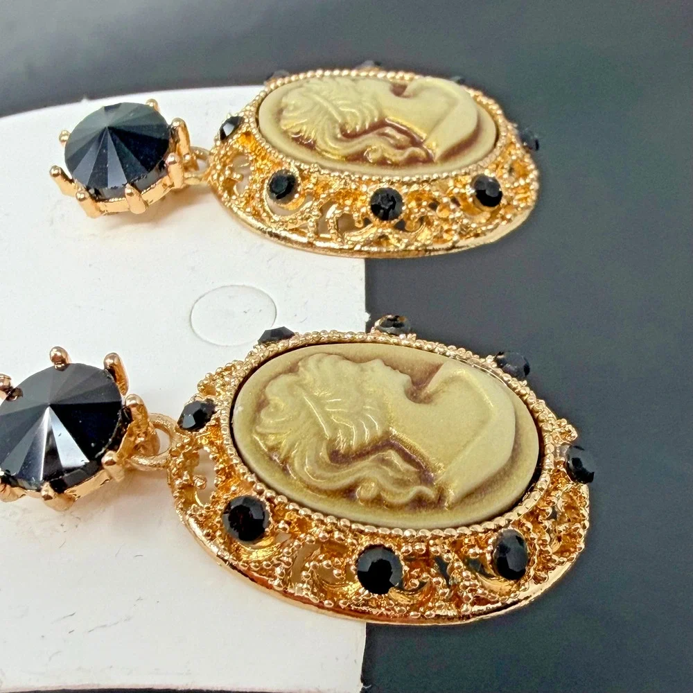 Cameo Style Drop Earrings Black Gold Tone Victorian Lady Oval 24mm - Picture 7 of 7